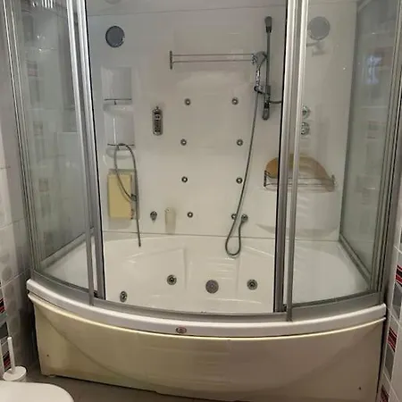 With Jacuzzi And Garden Zekeriyakoy Apartman *