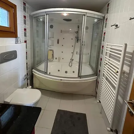 With Jacuzzi And Garden Zekeriyakoy Isztambul