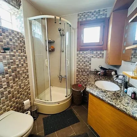 With Jacuzzi And Garden Zekeriyakoy Apartament